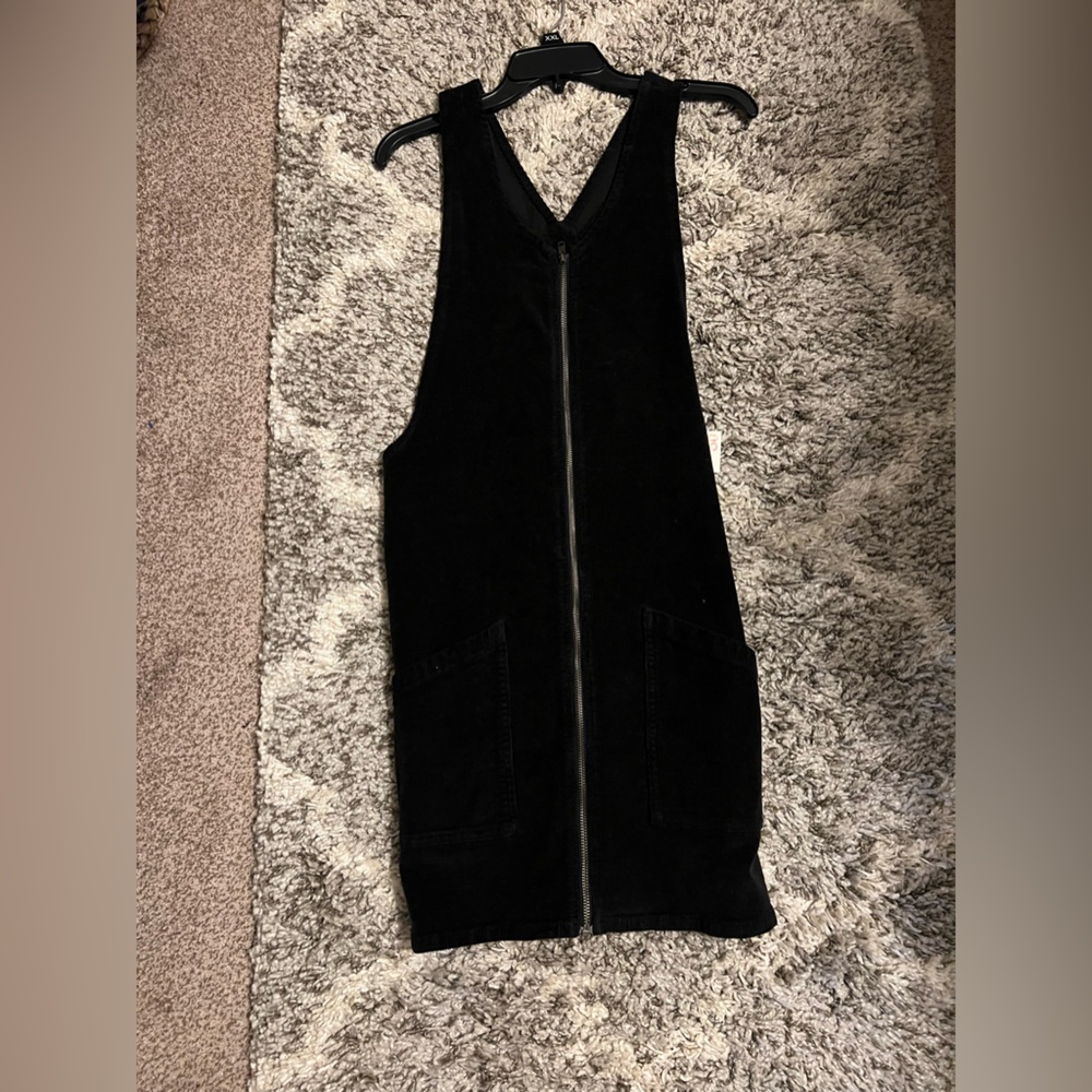 Zip up jumper size large. NWT